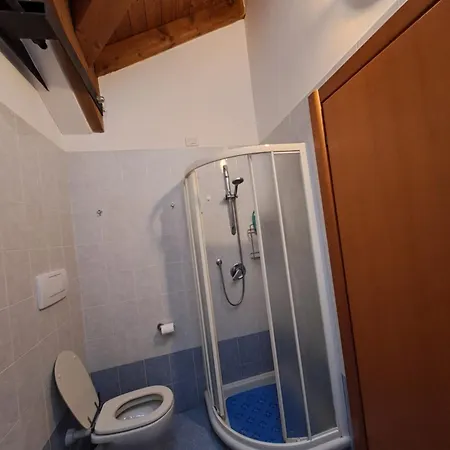 Casa Bea Elegante Mansarda Vicina A Fiera Appartement Pero