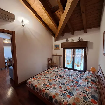 Casa Bea Elegante Mansarda Vicina A Fiera Appartement Pero